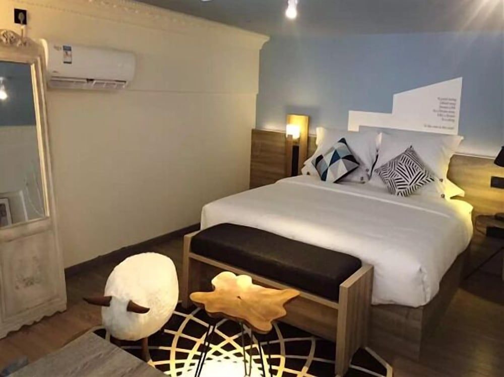 Iway International Holiday Apartment Deluxe Duplex, 1 King Bed 4