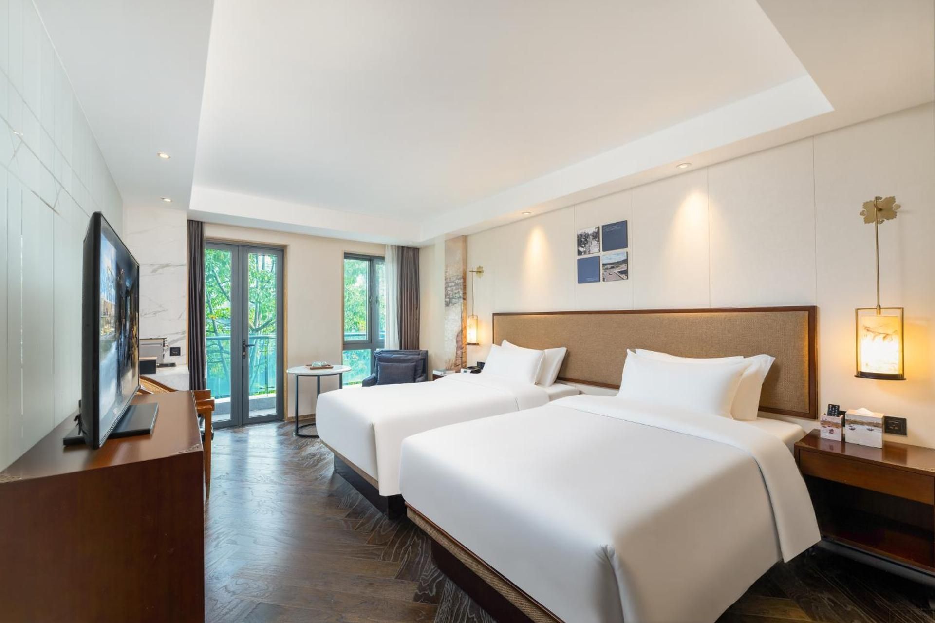 undefined LN Hotel Five 7