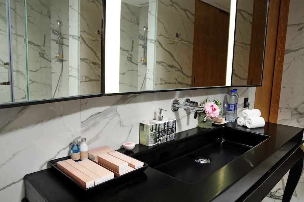 undefined LN Hotel Five 9