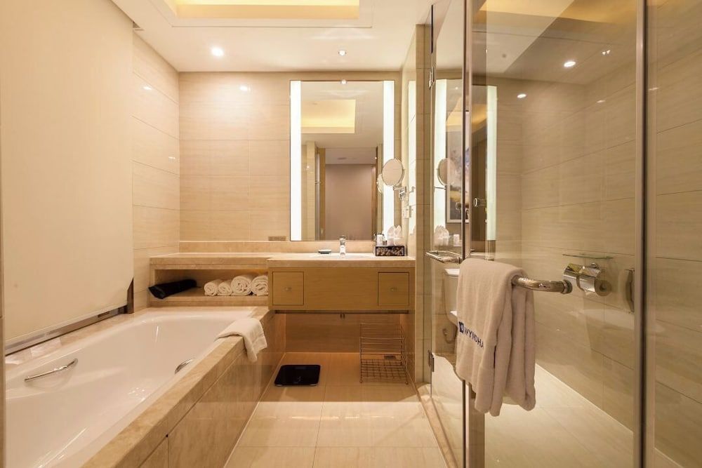 Wyndham Jingzhou Family Room, 1 King Bed, Non Smoking 3