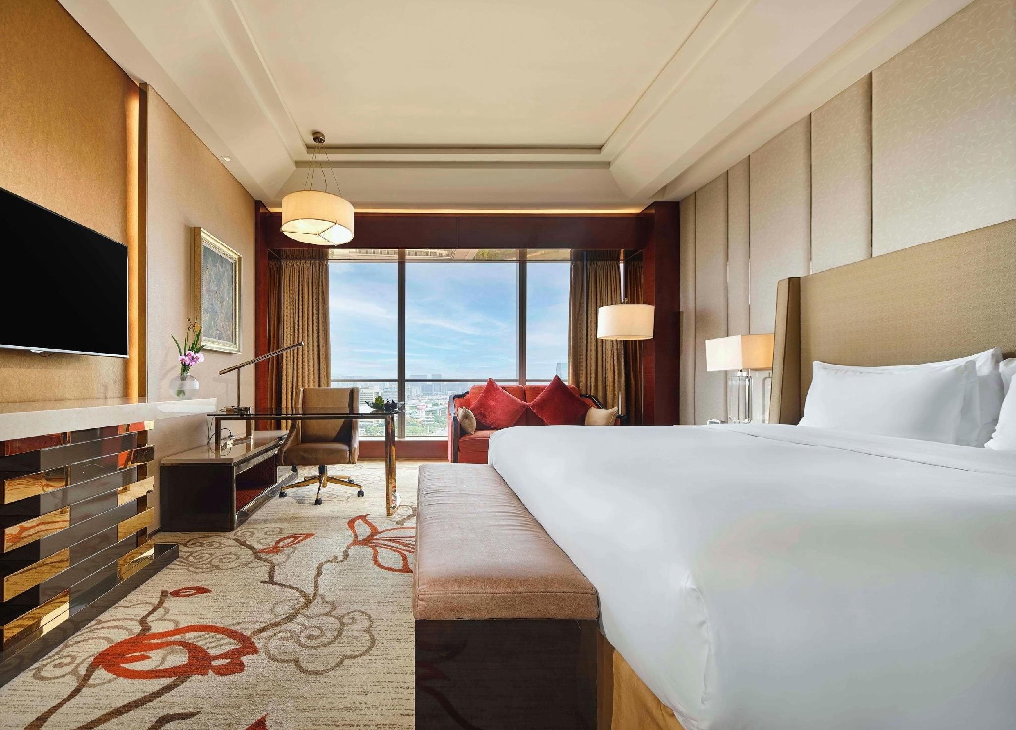 Deluxe Queen Room