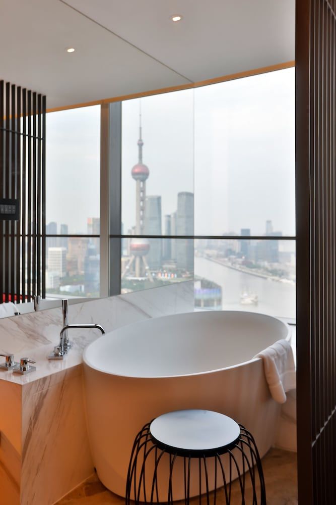 Deep Soaking Bathtub