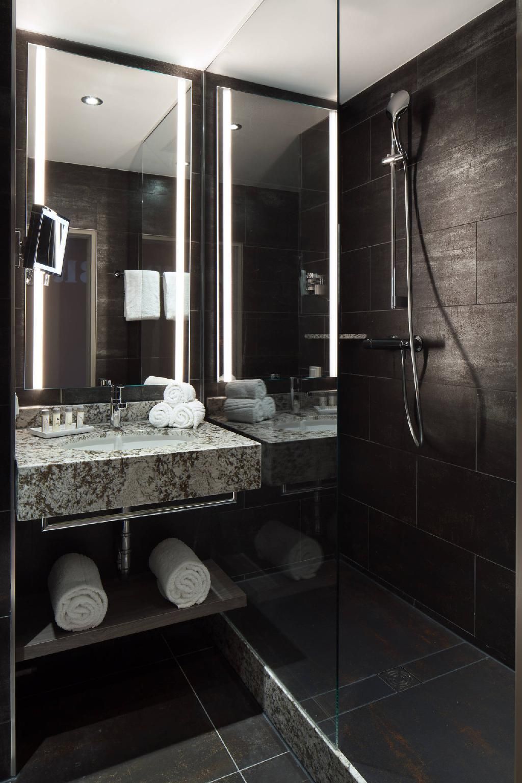 undefined Renaissance Hamburg Hotel 4