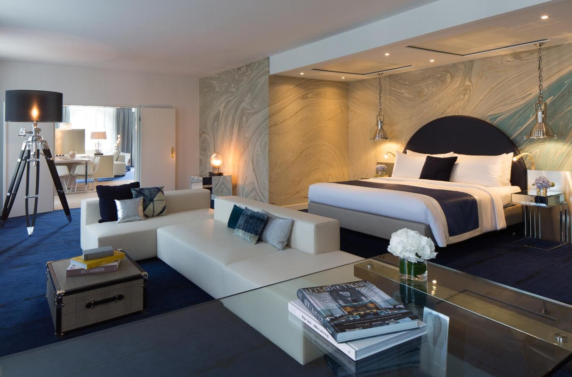 Renaissance Suite, 2 Bedroom 2 room Suite, Bedroom 1: 1 King, Bedroom 2: 2 Queen, City view