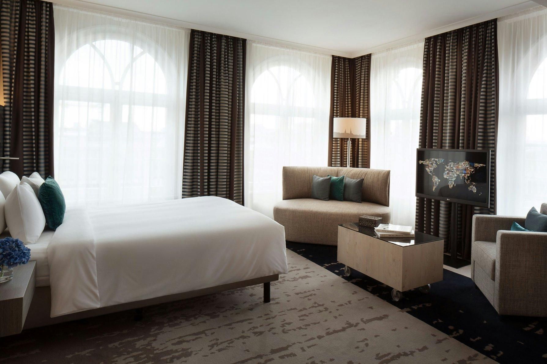 undefined Renaissance Hamburg Hotel 6