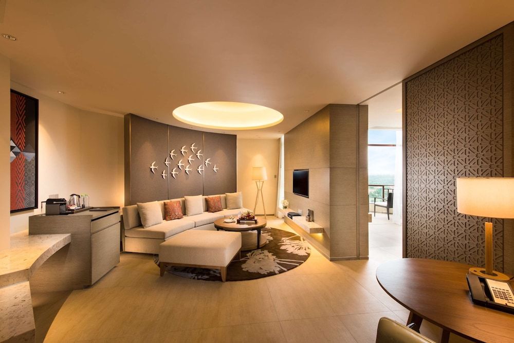 Suite, Business Lounge Access (Balcony)
