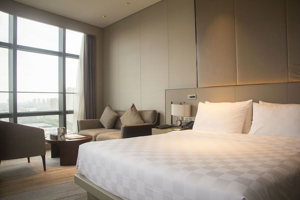 Business King Room