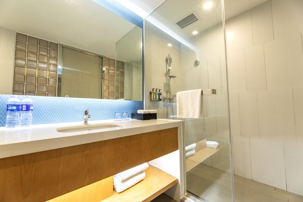 Suite, 1 King Bed, Balcony