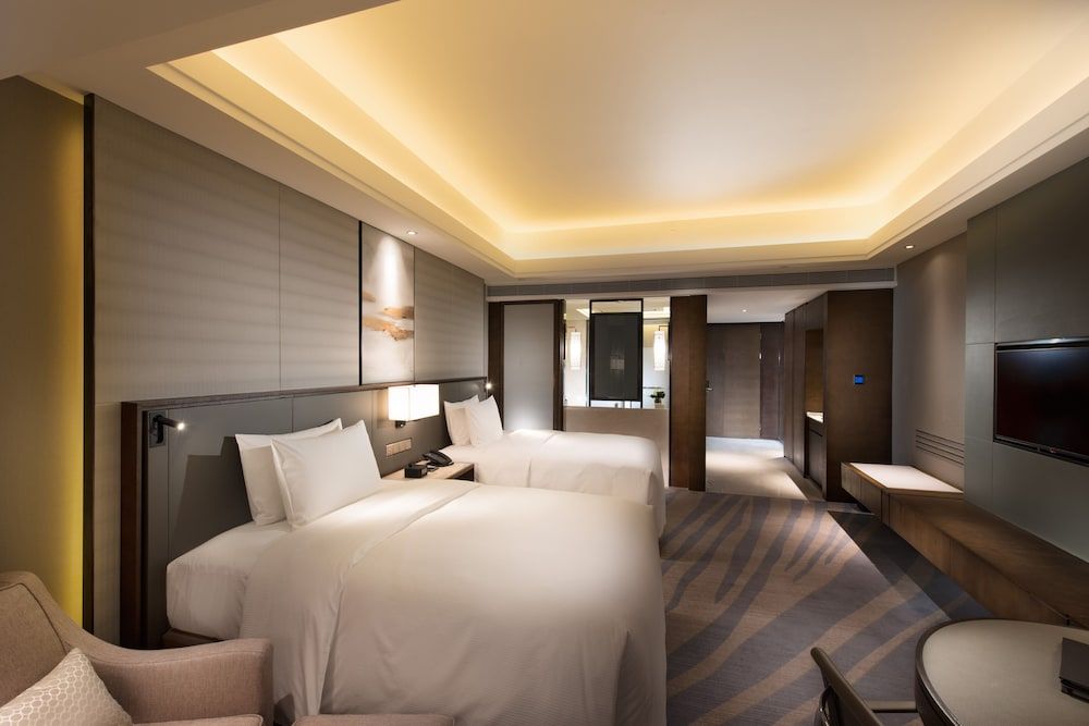 Hilton Zhoushan Deluxe Lake View Twin Room 2
