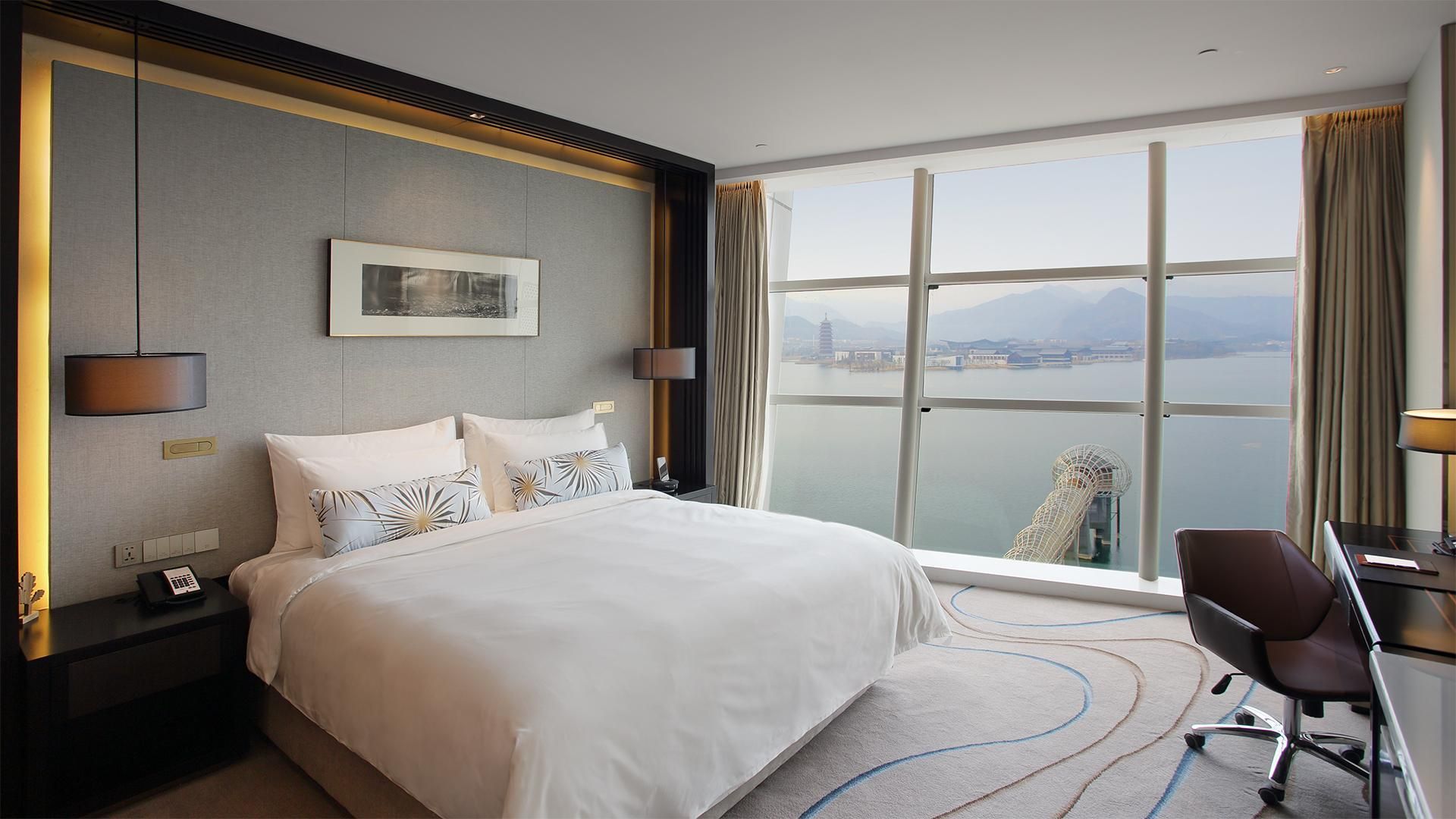 Deluxe City View King Room
