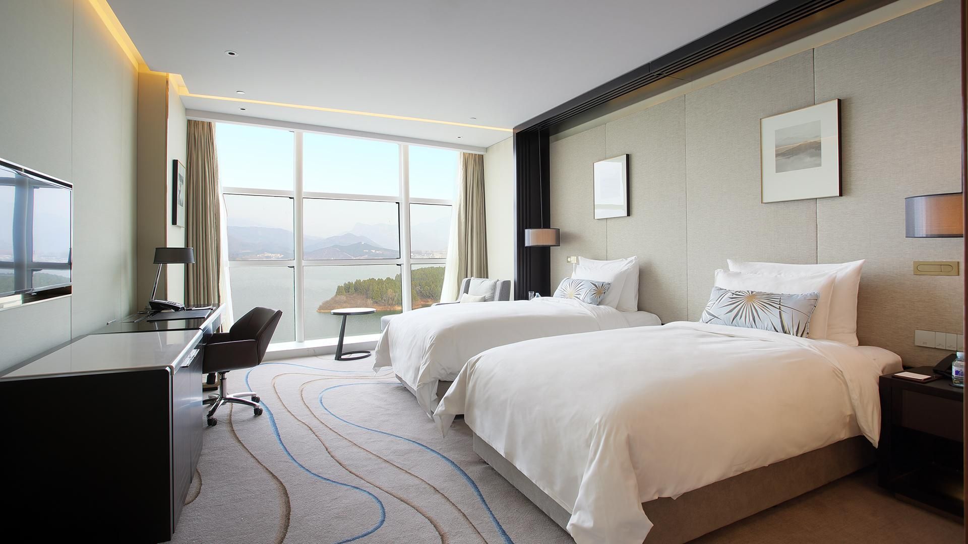 Sunrise Kempinski Hotel Deluxe Lake View Twin Room