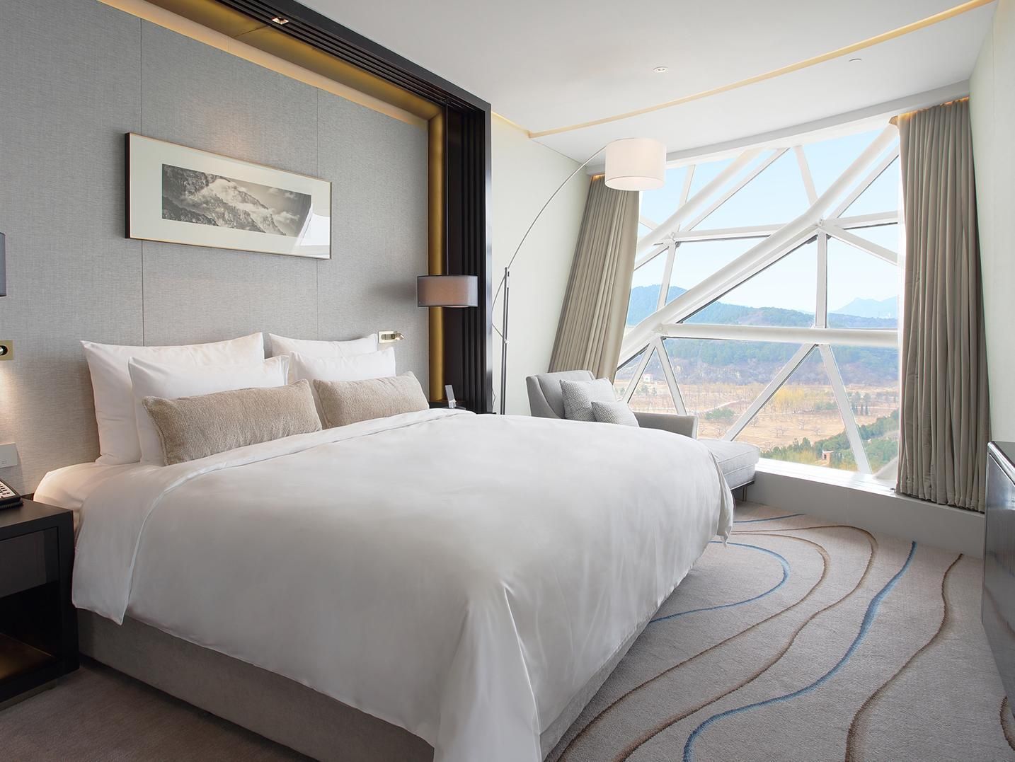 Deluxe Lake View Suite