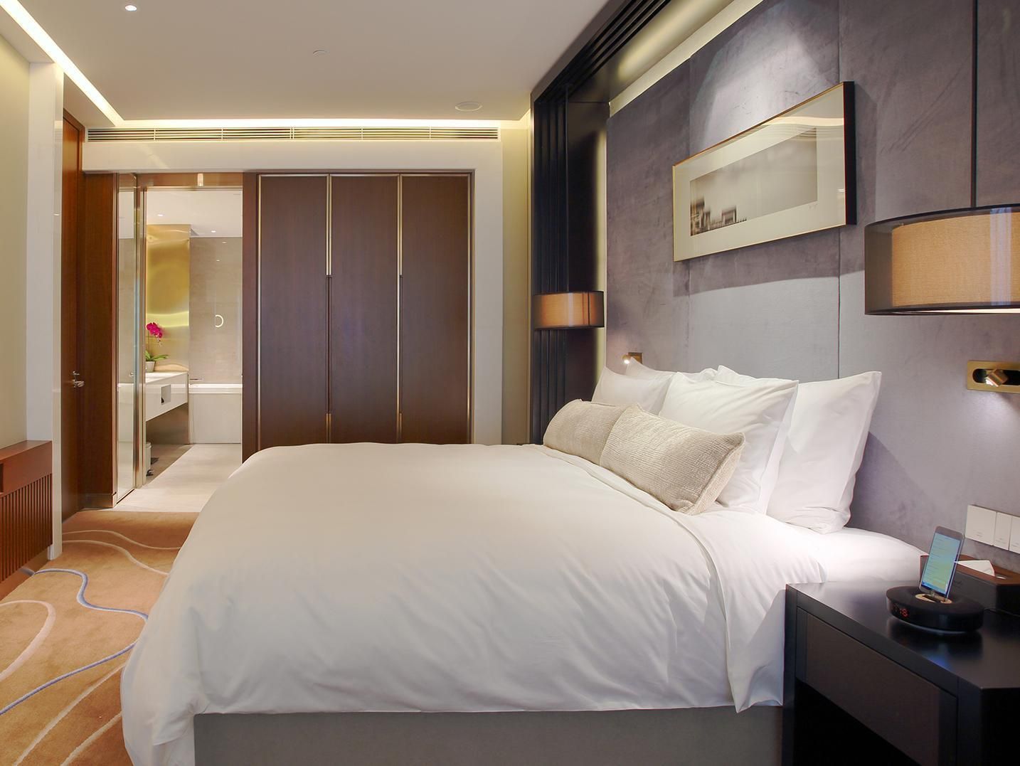 Sunrise Kempinski Hotel 1 King Bed Premier Suite Lake View