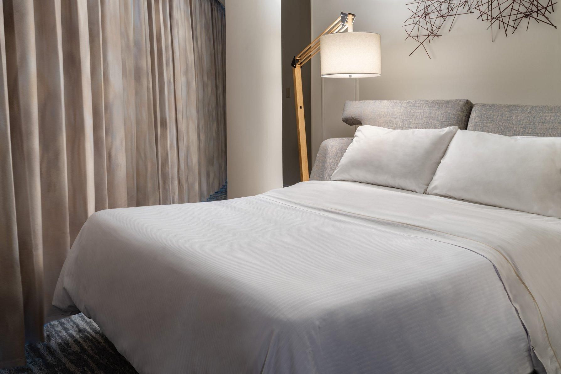 Guest Room, 1 King, Sofa Bed, Corner Room, High Floor
