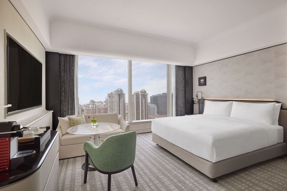 undefined Hilton Shanghai City Center 10