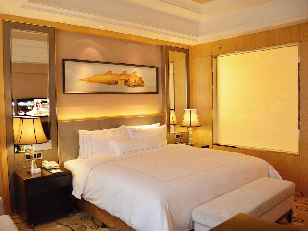 Deluxe Room, 1 King Bed, Smoking