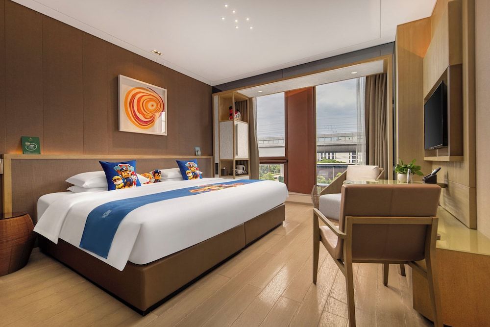 Deluxe Room, 1 King Bed (City Side)