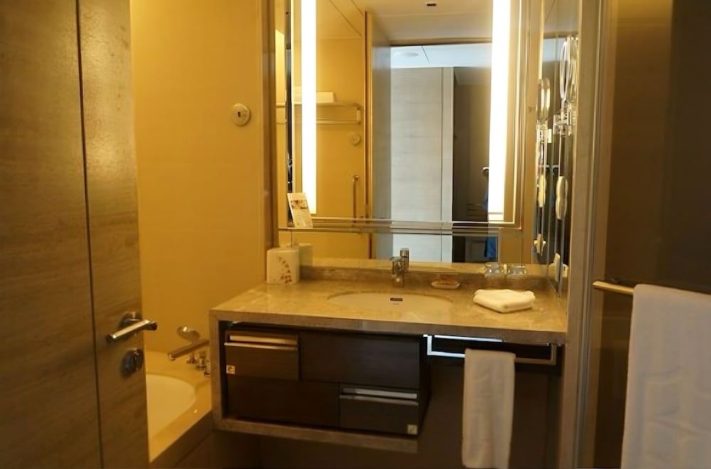 Deluxe Room, 1 King Bed, River View