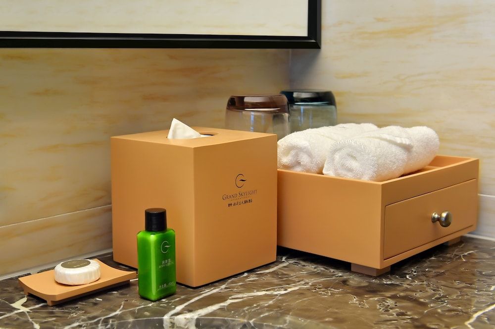 Grand Skylight Int'l Hotel Huizhou Superior King Room 5