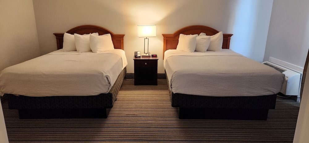 Family Suite, 2 Queen Beds, Non Smoking