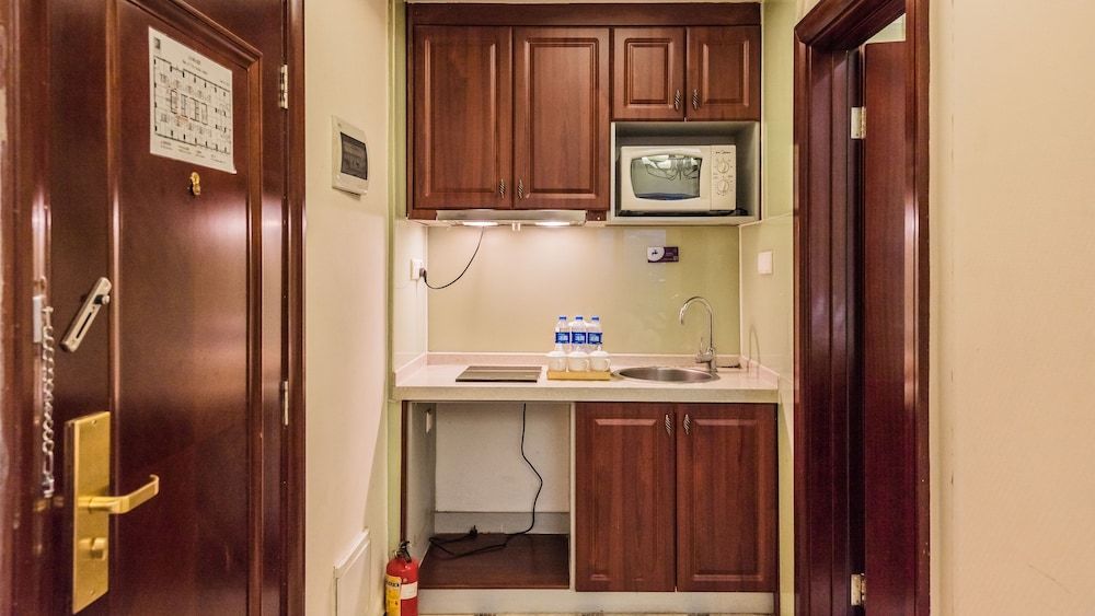 Nomo Service Apartment Grand Continental Deluxe Triple Room 5