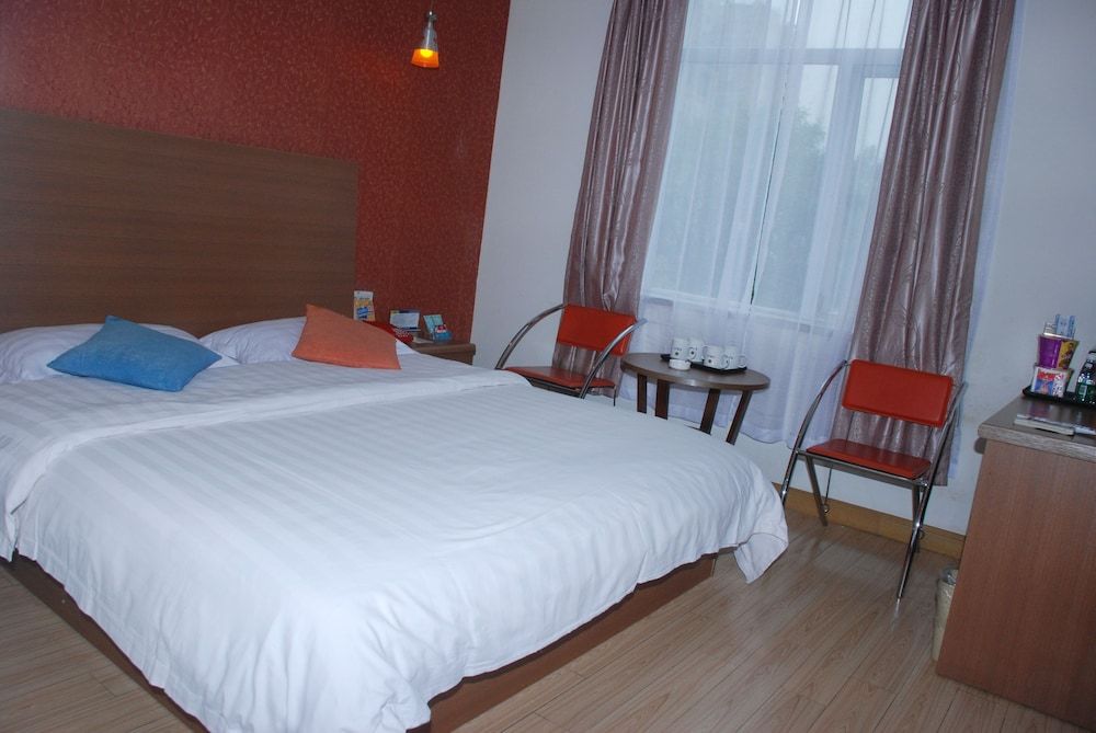 Comfort Room, 1 Queen Bed