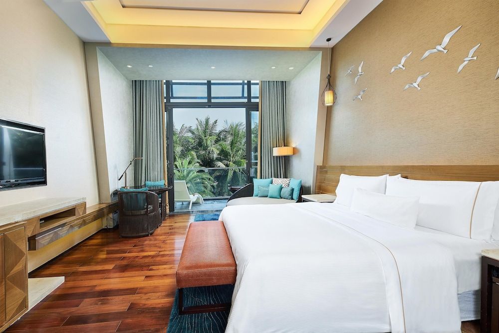 Room, 1 King Bed, Balcony, Lagoon View