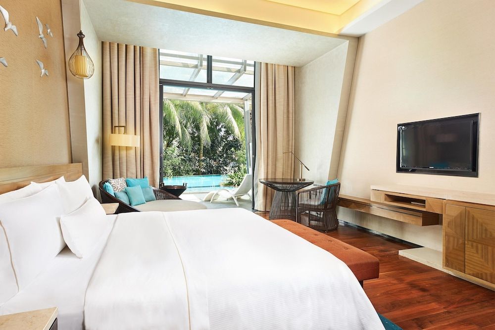 Family Suite, 2 Bedrooms, Non Smoking, Poolside (View, Balcony)