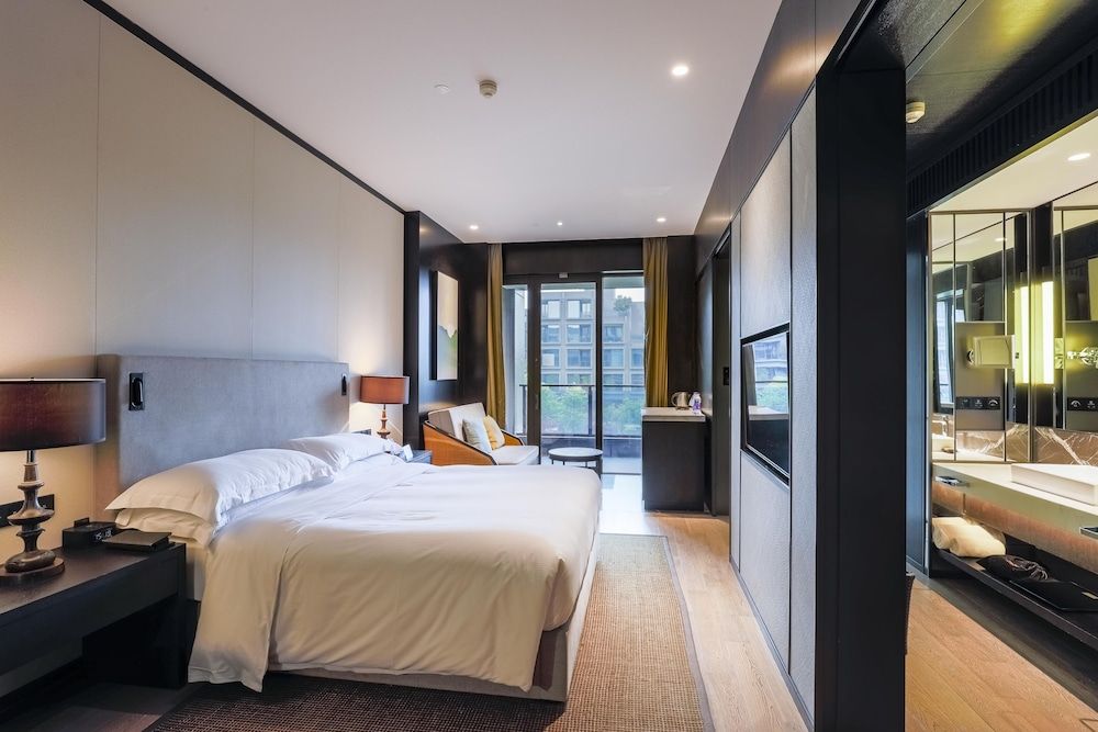 Hilton Ningbo Dongqian Lake King Guest Room Garden View 4