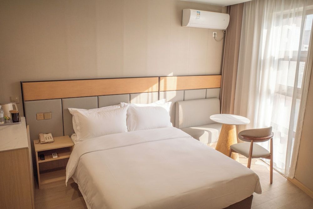 Shanghai Joyful Star Hotel Standard King Room