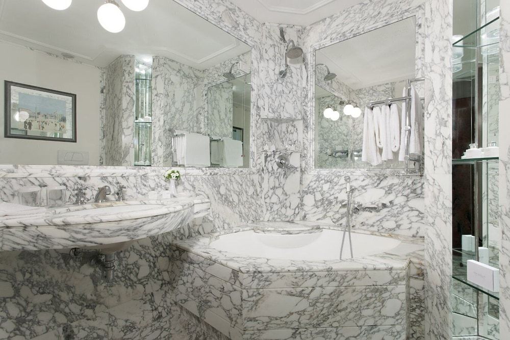 Hotel Lord Byron Superior Double Room 2