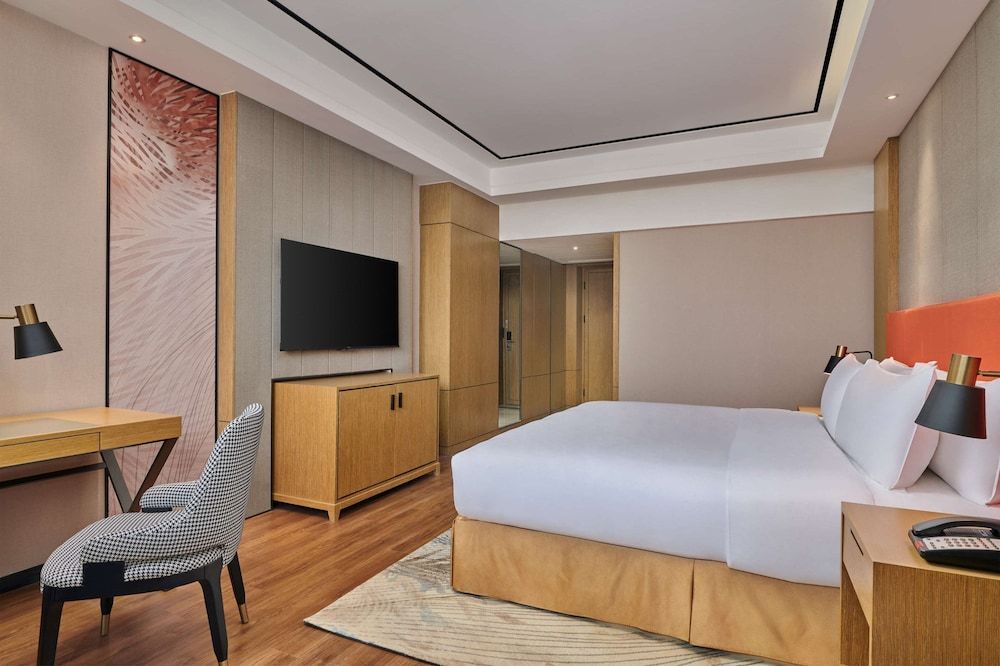 Basic Room, 1 King Bed