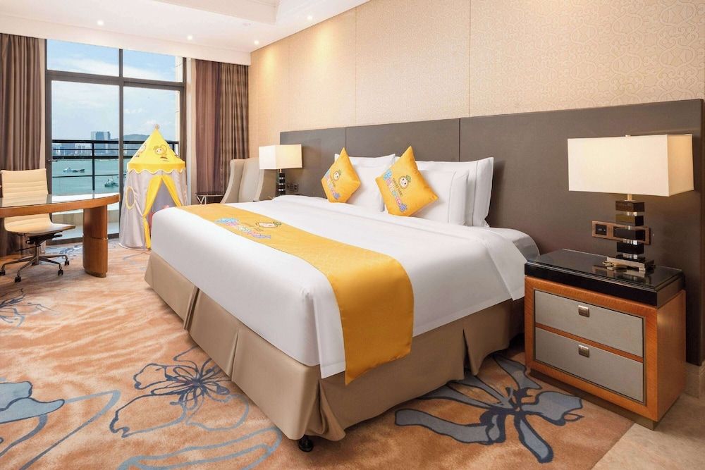 Family Room, 1 King Bed, Non Smoking (Deluxe, Oversized)
