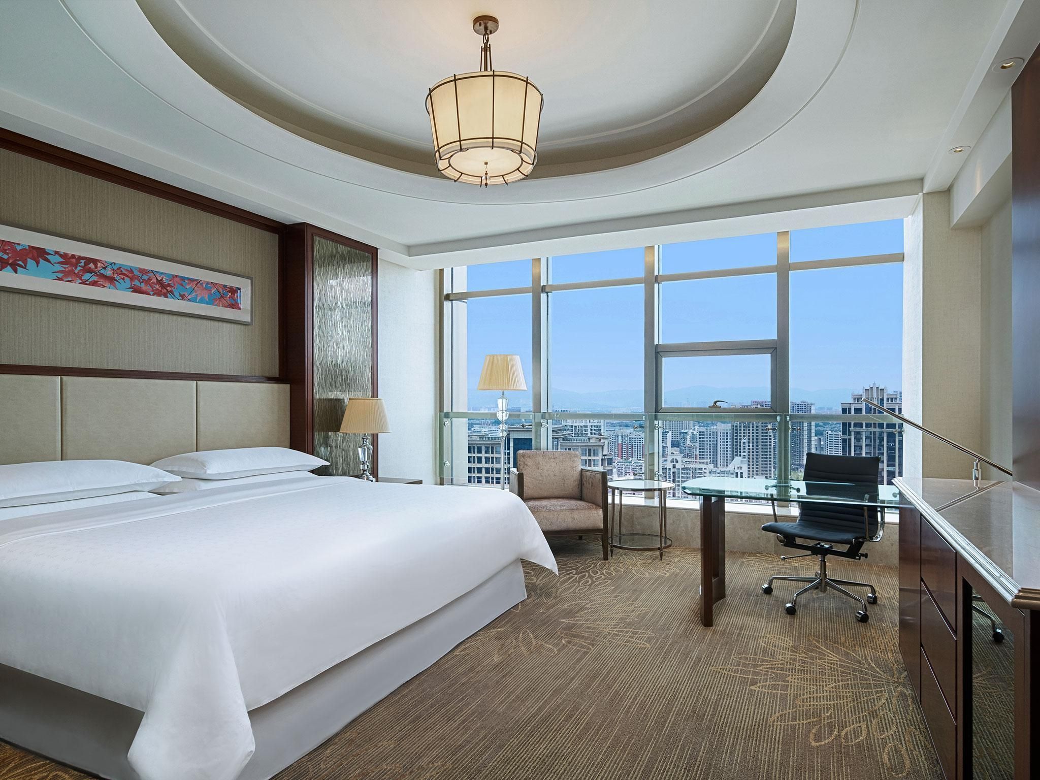 Club lounge access, Guest room, 1 King, City view