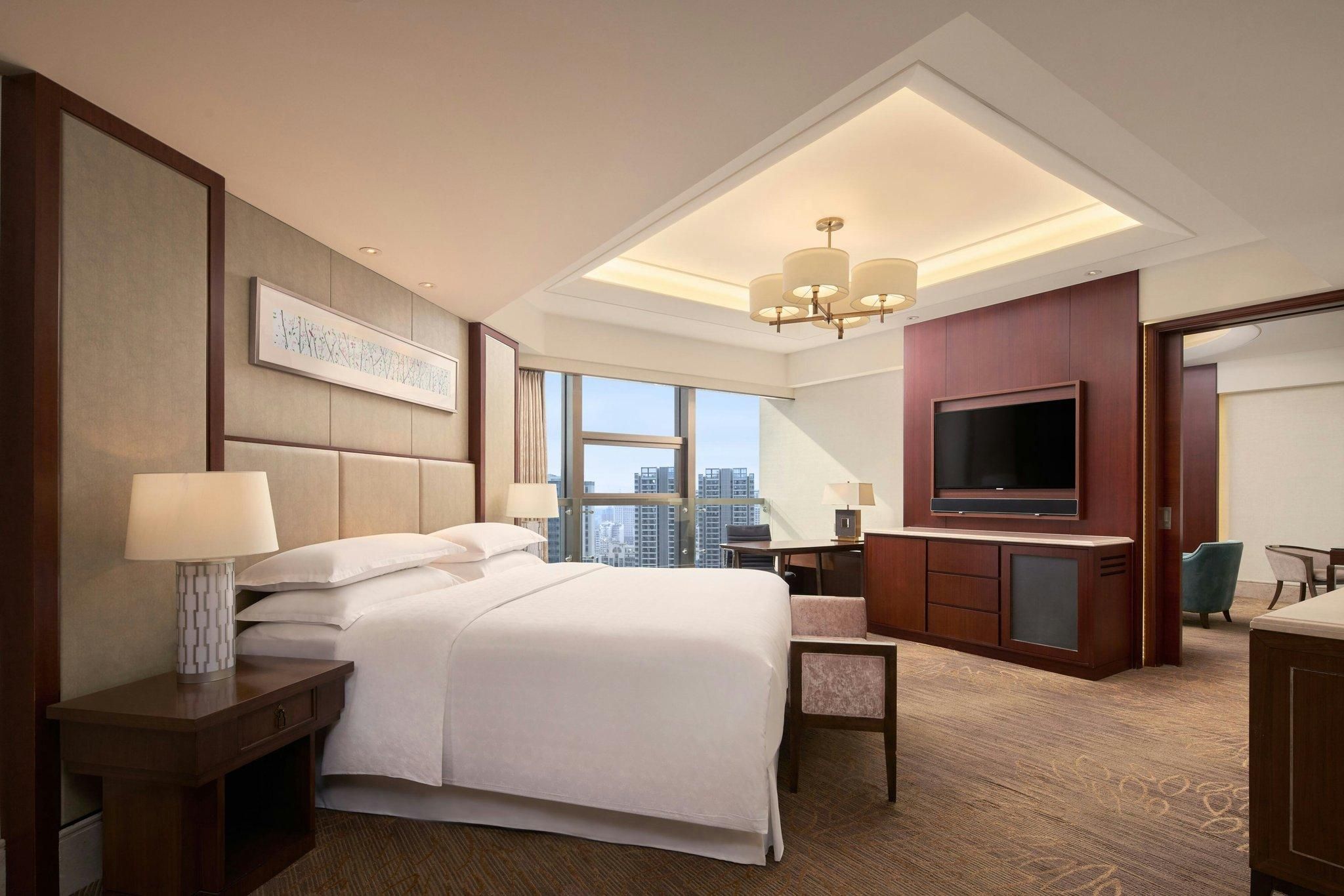 Club lounge access, 1 Bedroom Suite, 1 King, City view