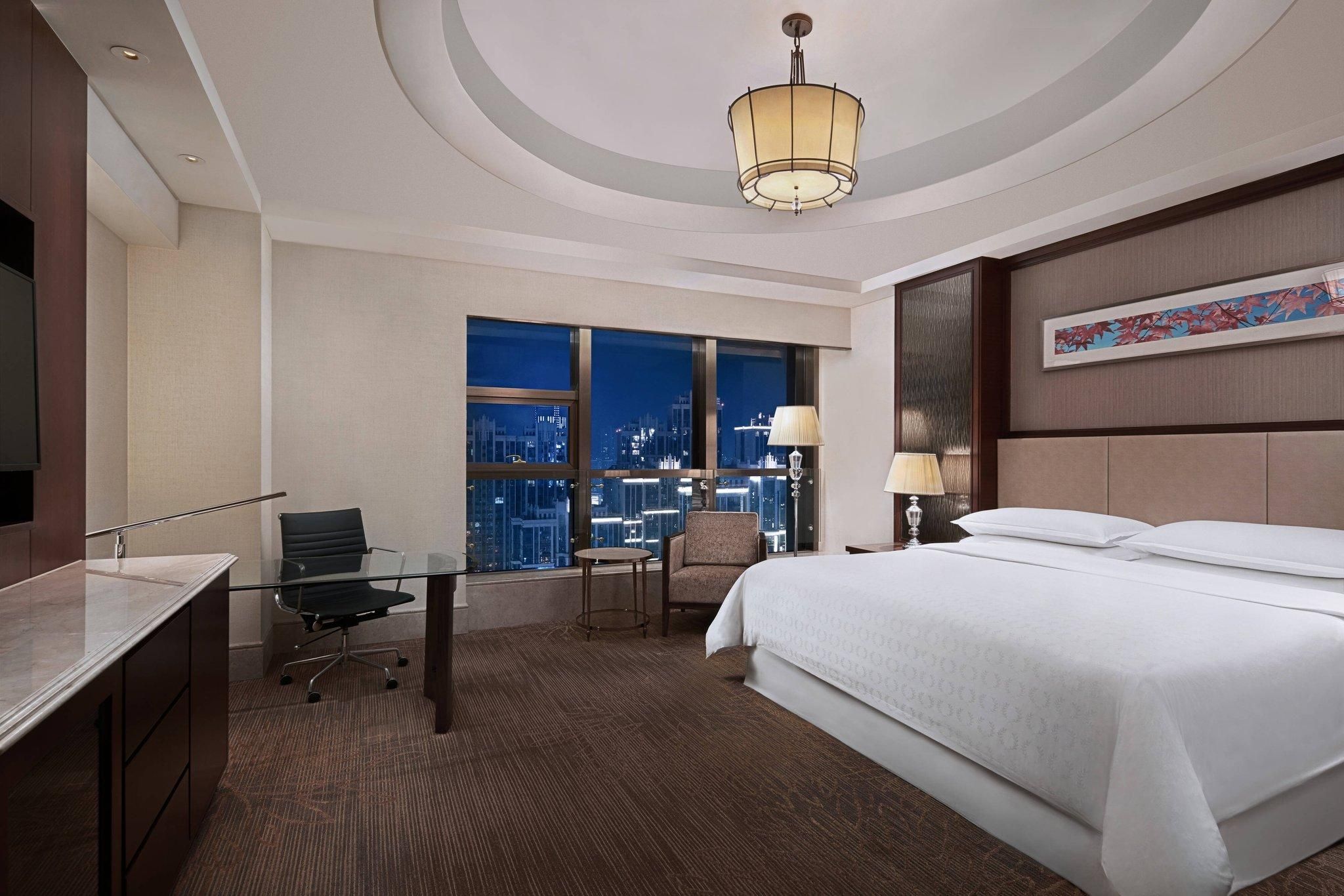 Club lounge access, Guest room, 1 King, City view