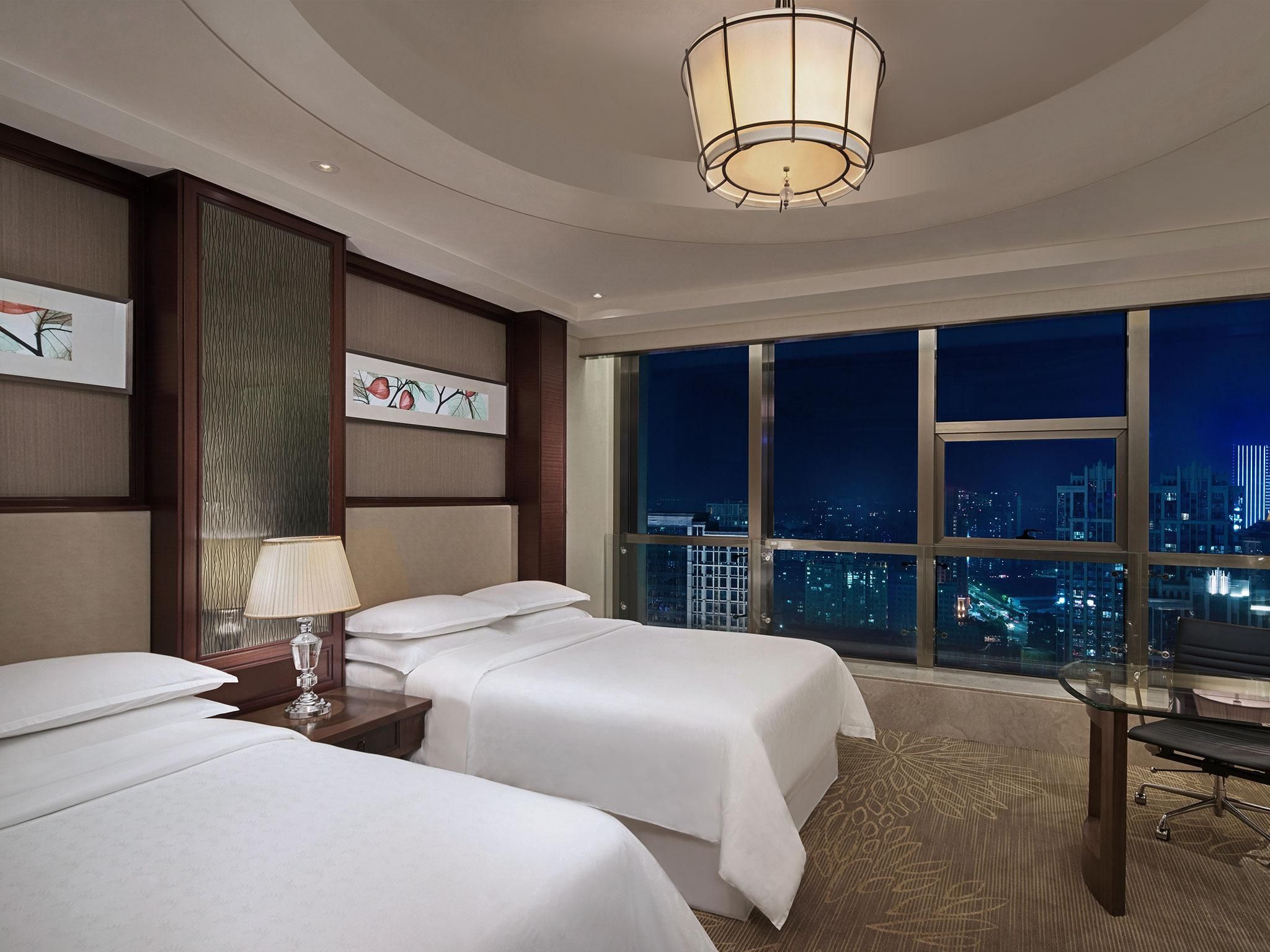 Guest room, 2 Double, City view