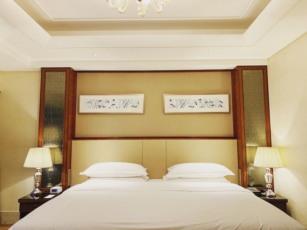 Room, 1 King Bed, River View