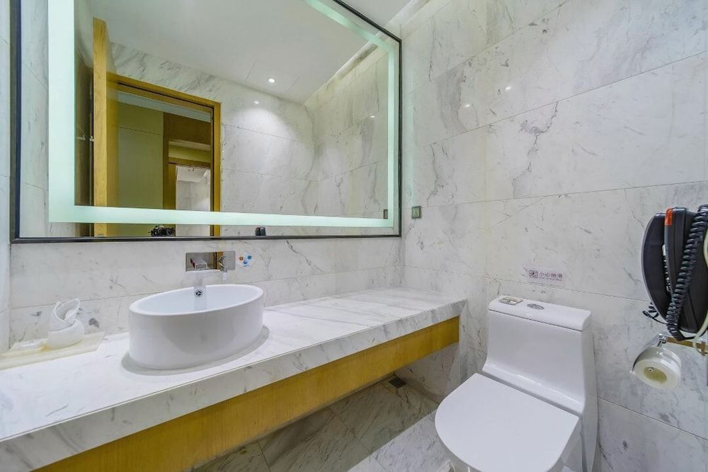 Palm Spring Hotel Deluxe Suite 2