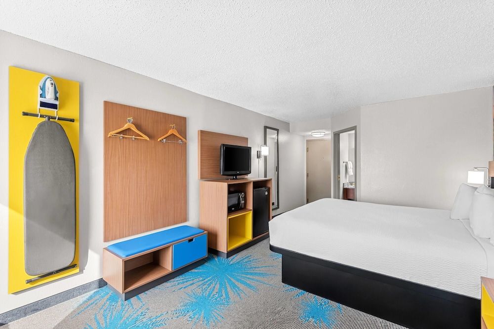 Standard Room, 1 King Bed, Accessible