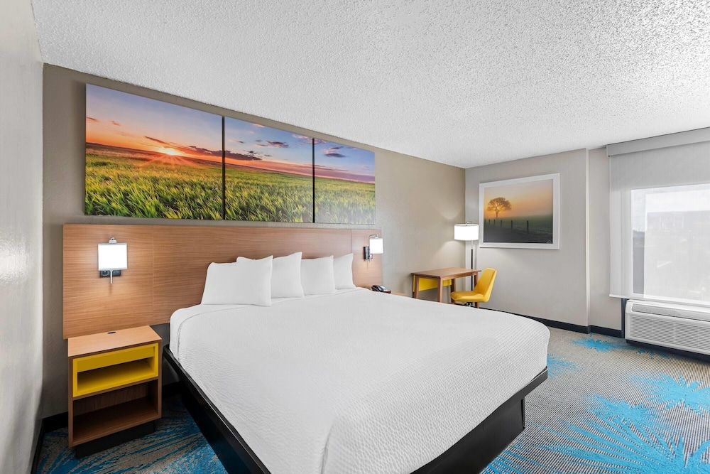 Standard Room, 1 King Bed