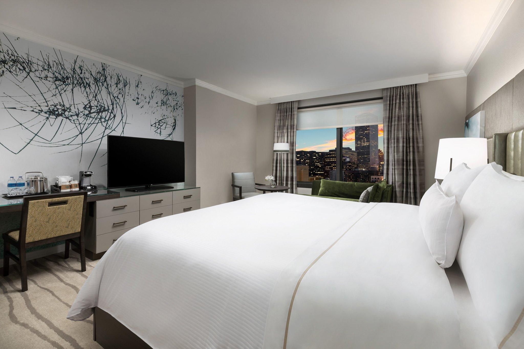 French Suite, Suite, 1 King, French Quarter View, River View