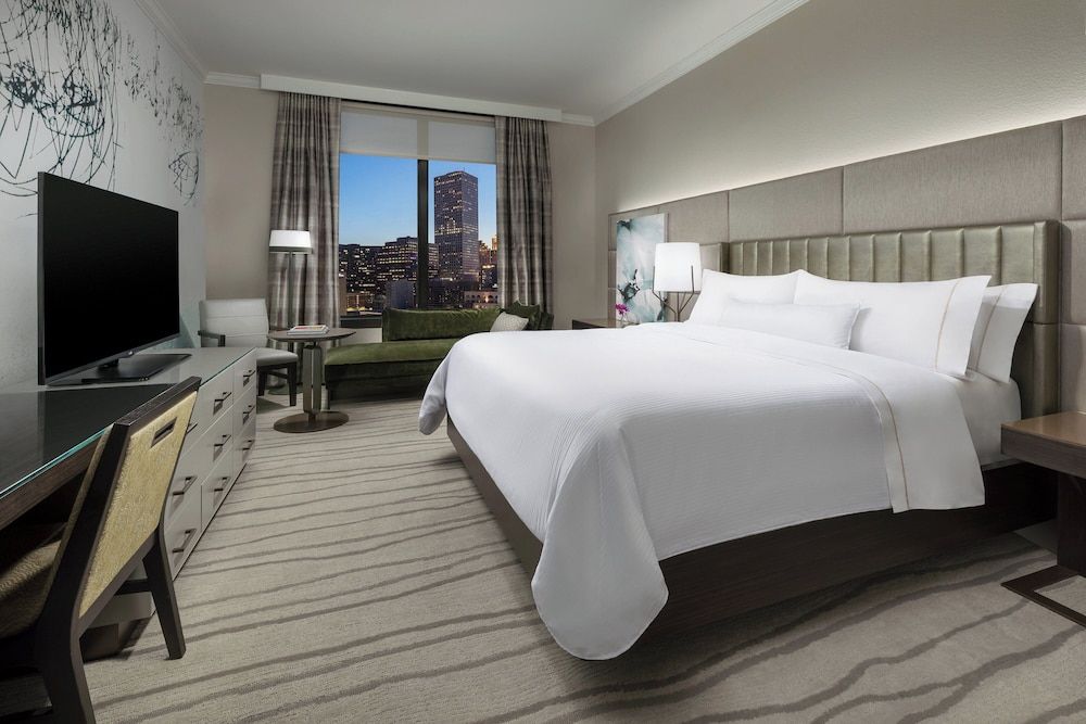 Superior Room, 1 King Bed, City View (Hearing Accessible)