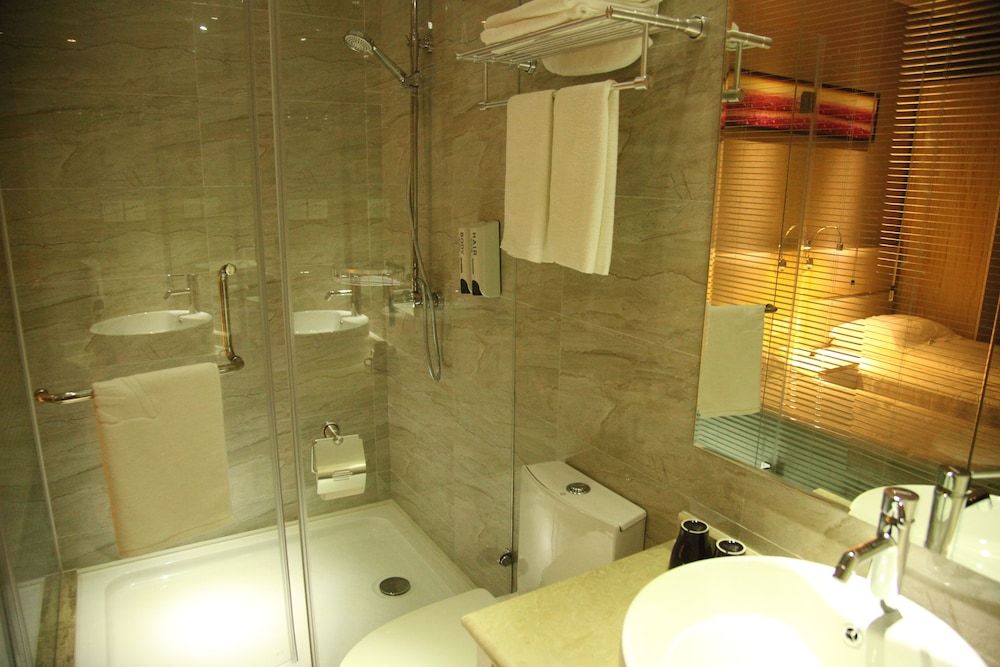 Fish Inn East Nanjing Road Deluxe Twin Room 4