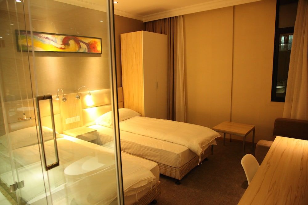 Fish Inn East Nanjing Road Deluxe Twin Room 3