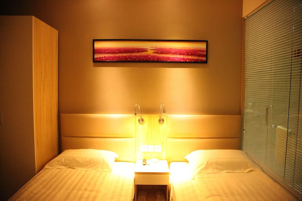 Fish Inn East Nanjing Road Deluxe Twin Room 2