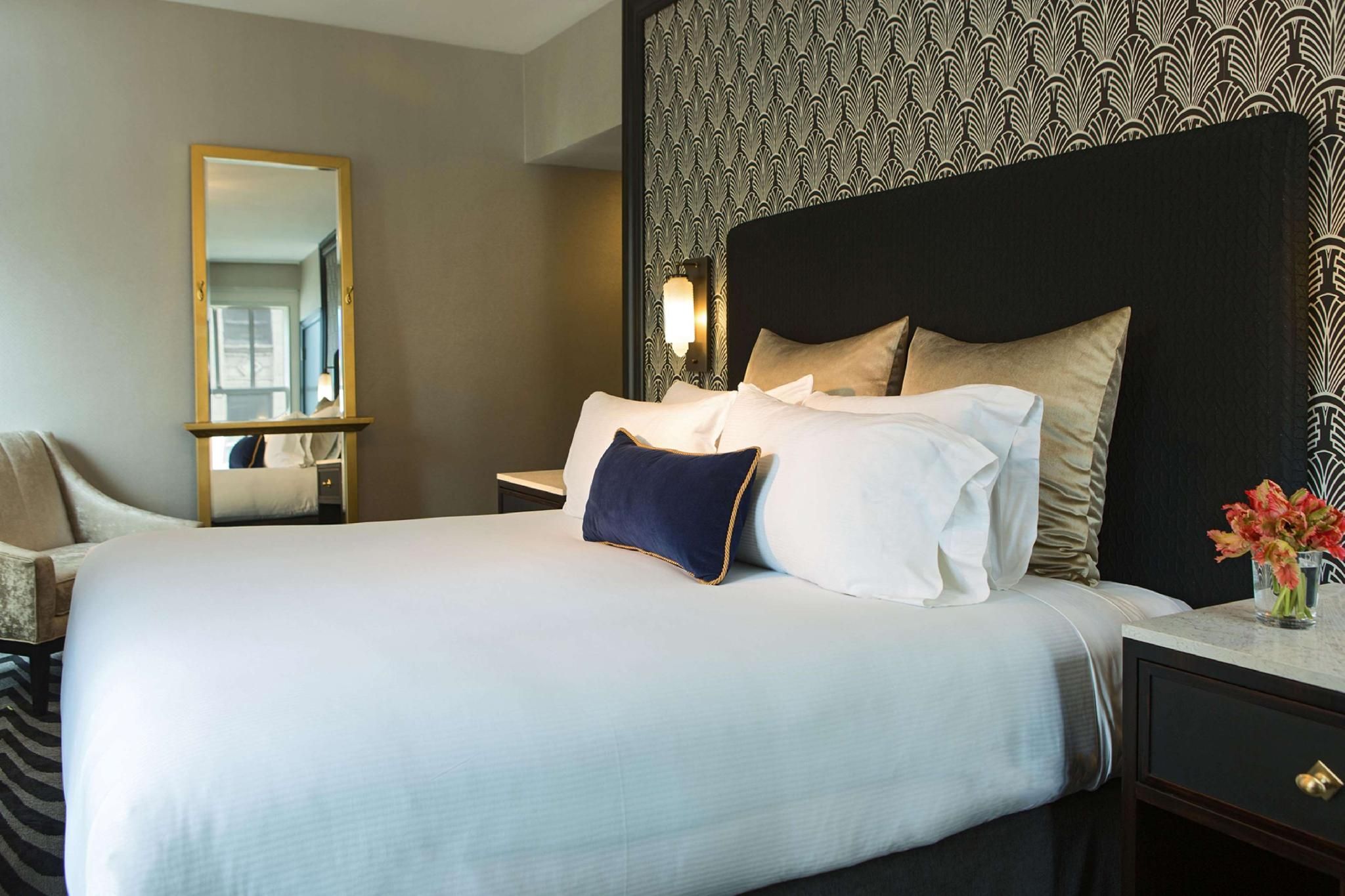 One Bedroom Suite - King - Mobility Accessible - Tub