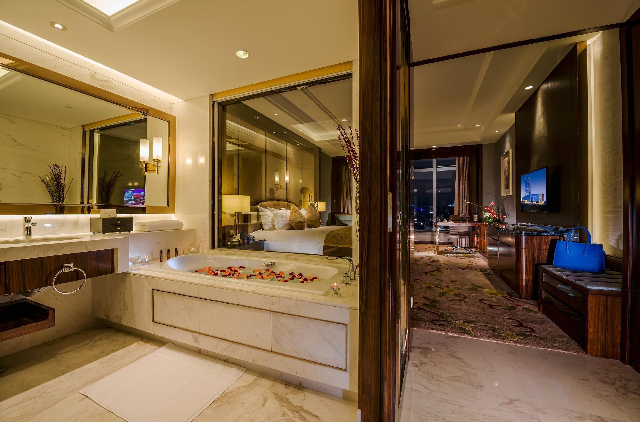New Century - Deluxe 1 Bed Room