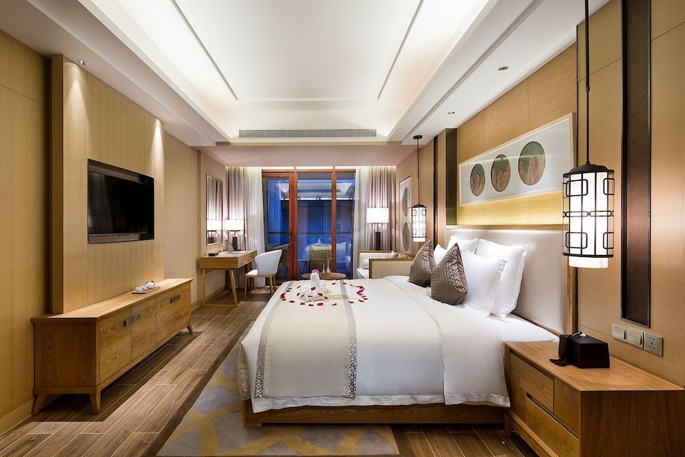 Ambassador Seaview Suite