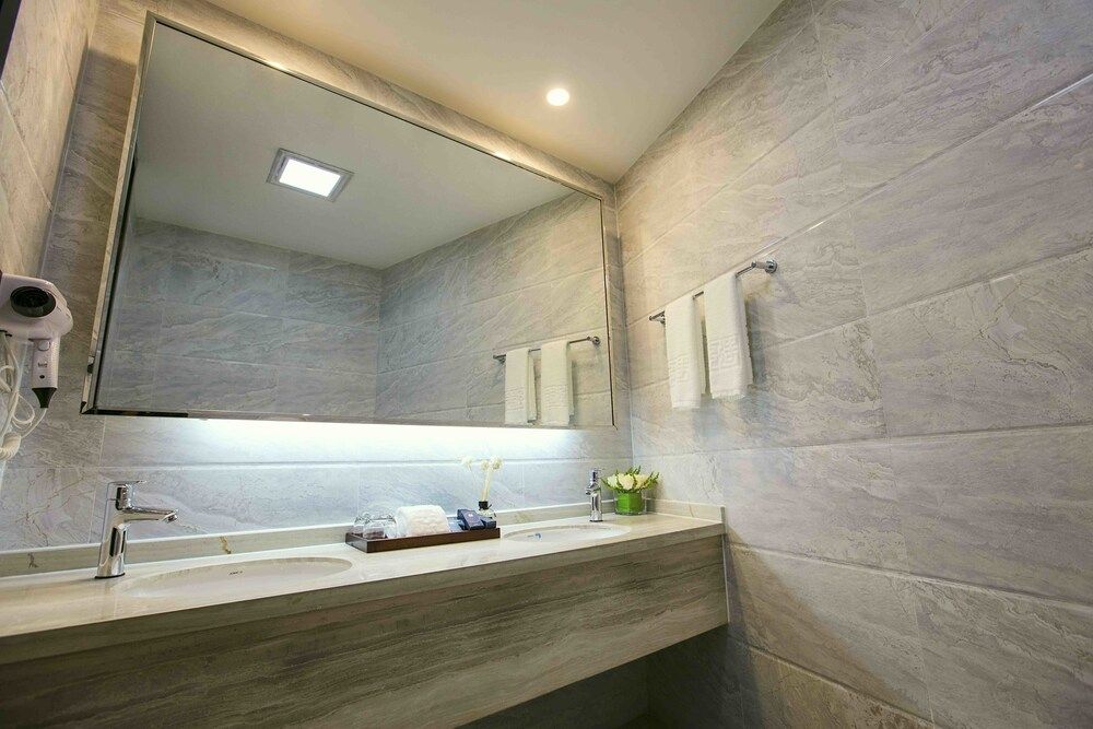 Planet Zero Retreat Space  Y 4